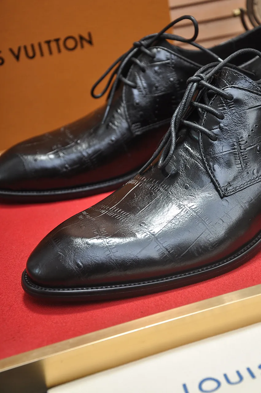 Men's men's shoes 💰540💶 [LV] (original single cowhide lining) 🍀LV's latest genuine leather business suit shoes are launched simultaneously on the official website. The first-layer cowhide imported from Italy is made of heavy gold, 💥official website 1:1 rubber outsole. Versatile to wear, high-end without losing class, and the color combination is extraordinary. This four-season style is alluring when worn on your feet, showing off your big-name flair. Standard code 38-45 (45 customized)